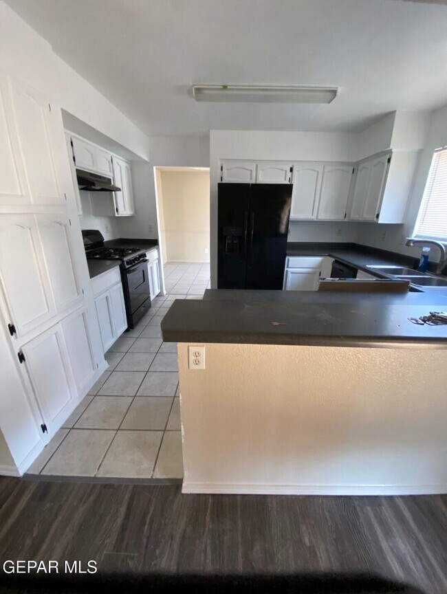 Building Photo - 12625 Tierra Tigre Ave