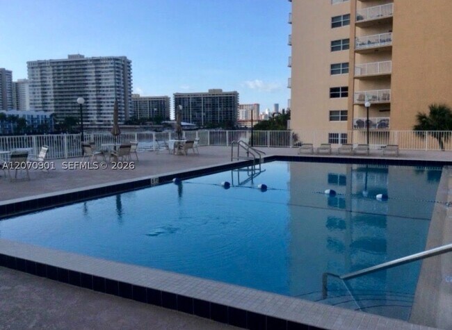 Building Photo - 111 Golden Isles Dr