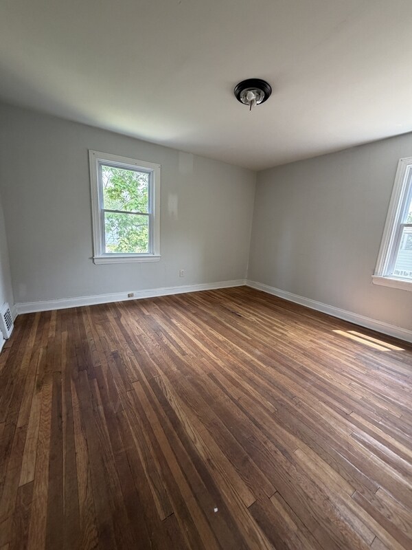 Building Photo - 3830 E 147th St