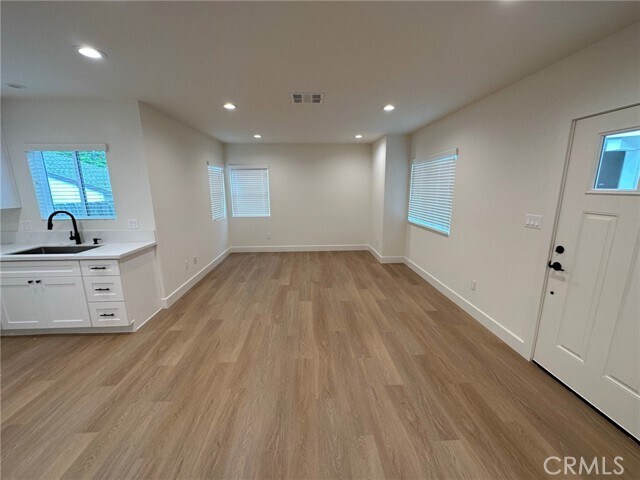 Building Photo - 1155 N Currier Ave