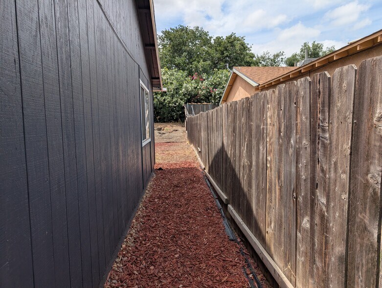 Building Photo - 9227 Kelley Dr