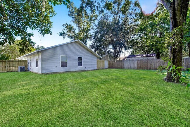 Building Photo - 2126 Center Way