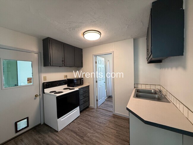 Building Photo - 1007 W Frederick Ave