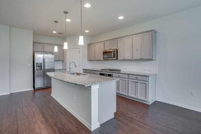 Building Photo - 14005 Hedera Dr