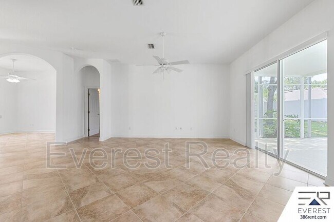 Building Photo - 13 Sleigh Bell Pl