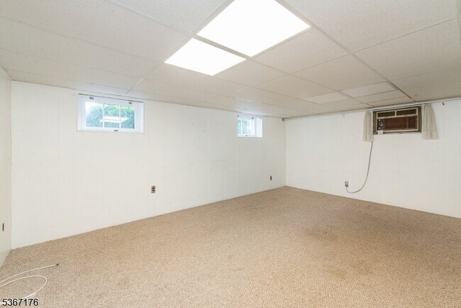 Building Photo - 3 Greenridge Dr
