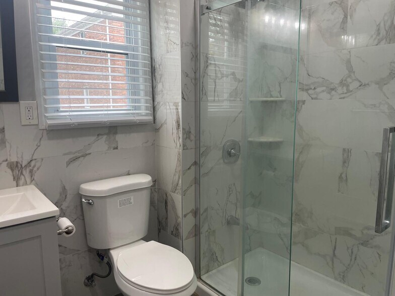 Primary Photo - 180 Littleton Rd