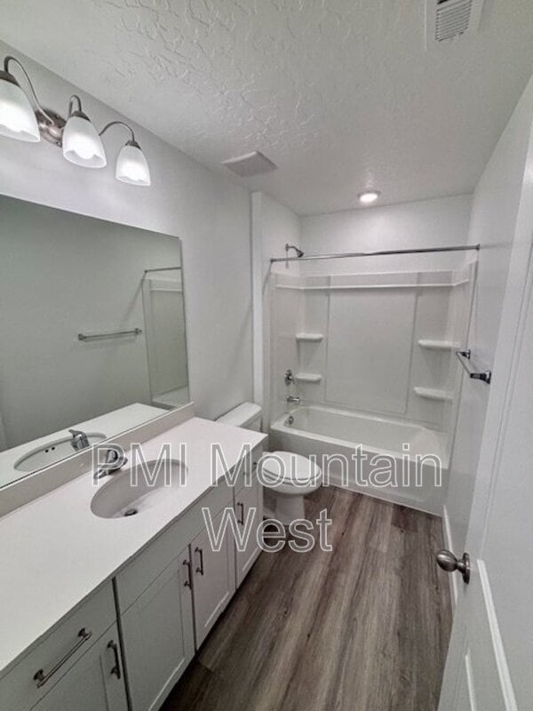 Building Photo - 3898 Bowie Dr