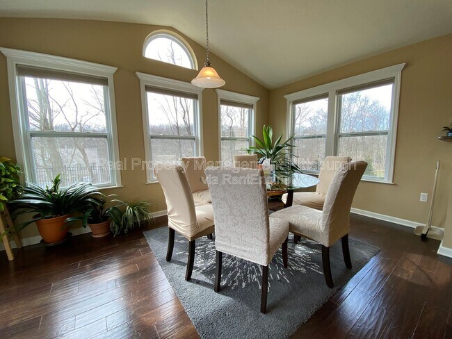 Building Photo - 449 Beech Dr