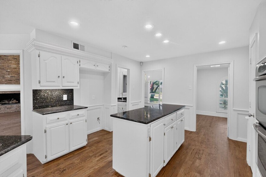 Building Photo - 6911 Gateridge Dr