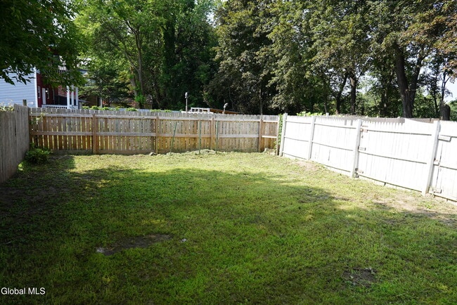Building Photo - 21 Grove Pl