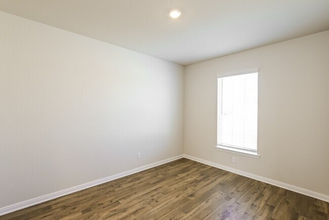 Building Photo - 420 Mustang Trot Dr