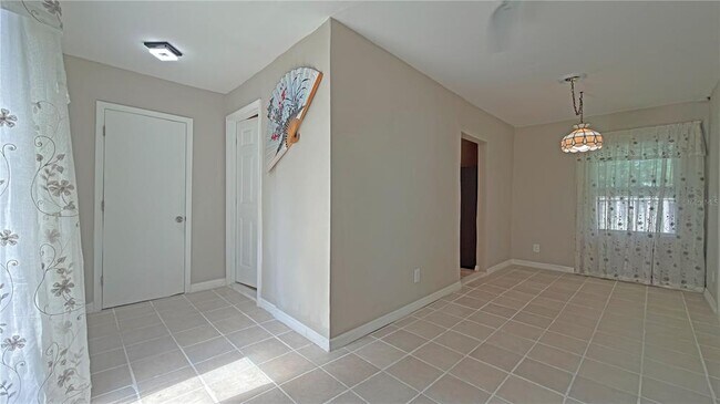 Building Photo - 1311 Hillcrest Dr