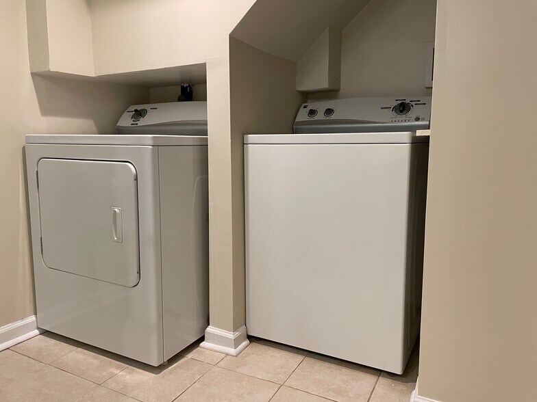 Washer/Dryer - 2502 Sanford St