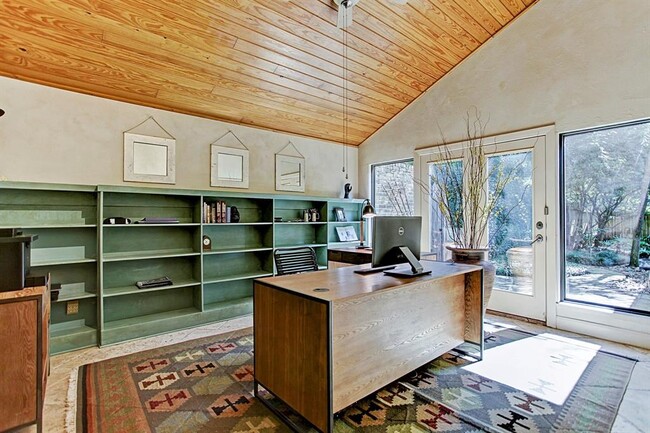 Building Photo - 2607 Crossvine Cir