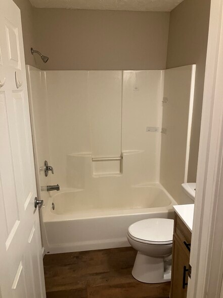 Bath Angle 1 - 237 Camelot Dr