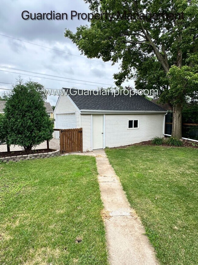 Building Photo - South Minneapolis Single Family Home, Fenc...