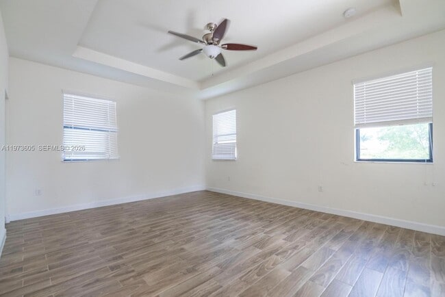 Building Photo - 516 SE 35 Ave