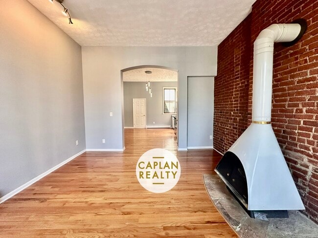 Building Photo - 46 Warren St