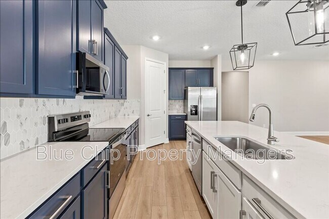 Building Photo - 1229 Pampus Dr