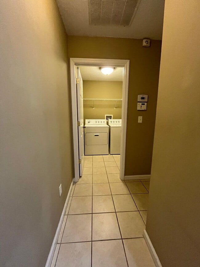 Building Photo - Quiet Home in Pine Lakes Cud-de-sac!!