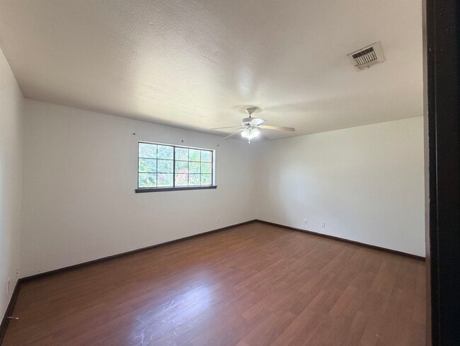 Building Photo - 699 Banyan Ct