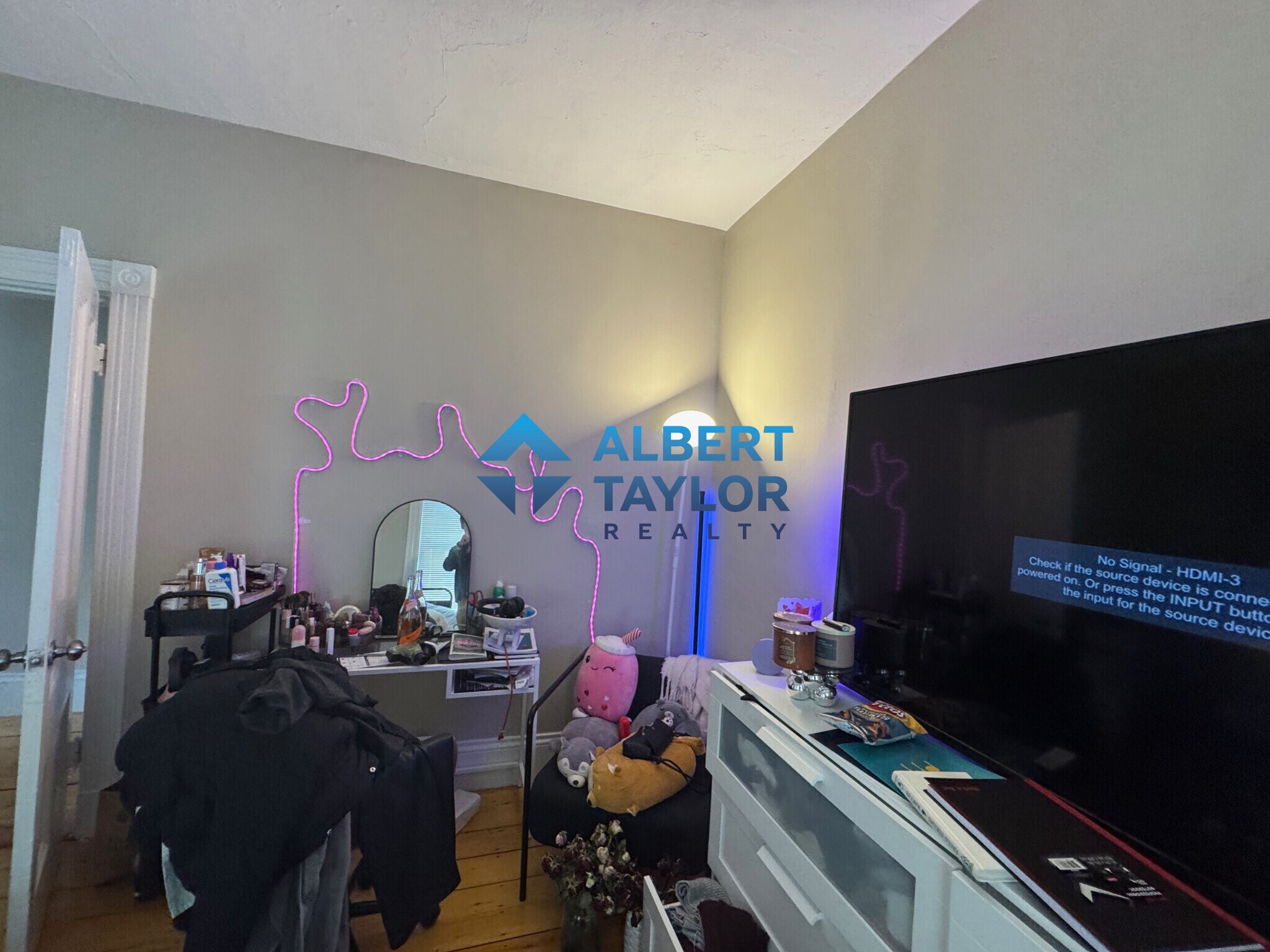 Building Photo - 68 Calumet St