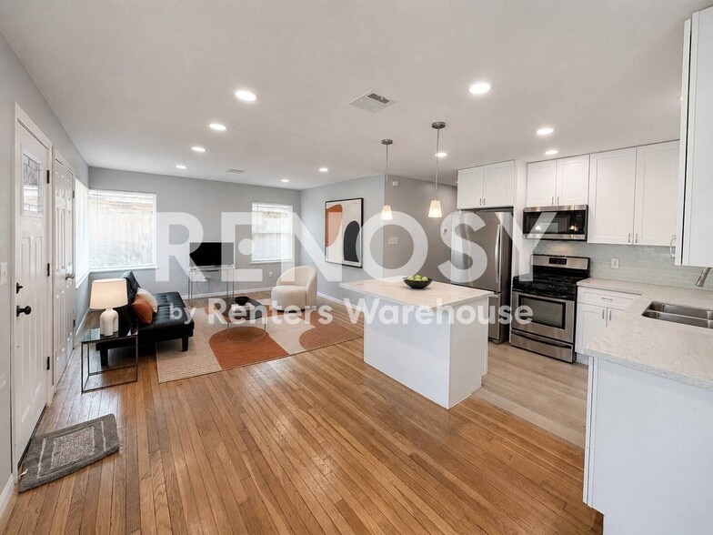 Building Photo - 6010 Ridgeway Dr