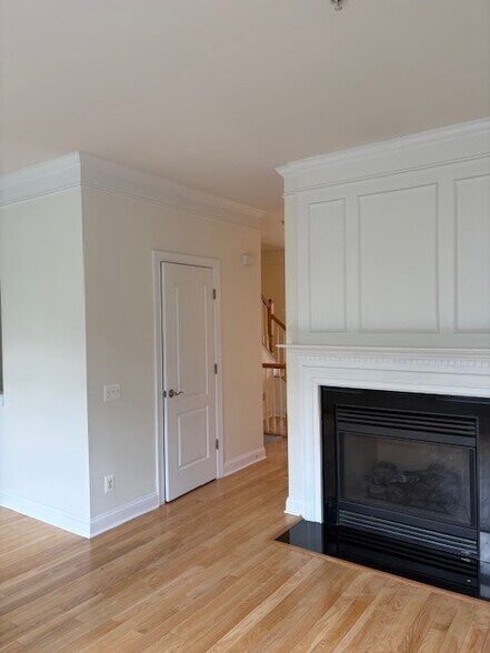 Building Photo - 1408 Steuart St