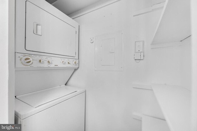 Building Photo - 2415 Ravens Crest Dr