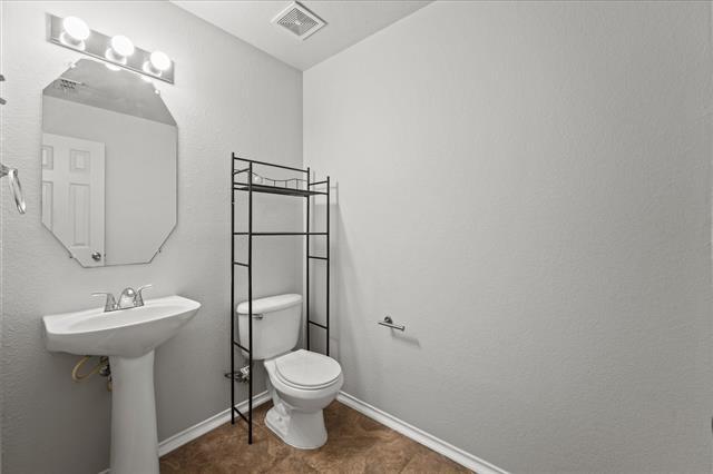 Building Photo - 2743 Hacienda Lake Dr