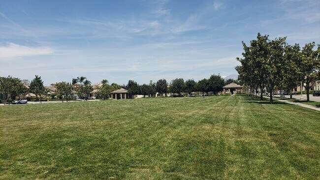 Building Photo - 16020 Huntington Garden Ave