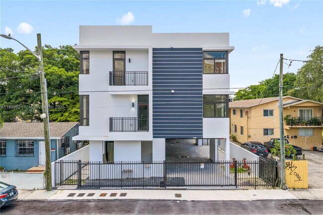 Building Photo - 526 SW 2nd St