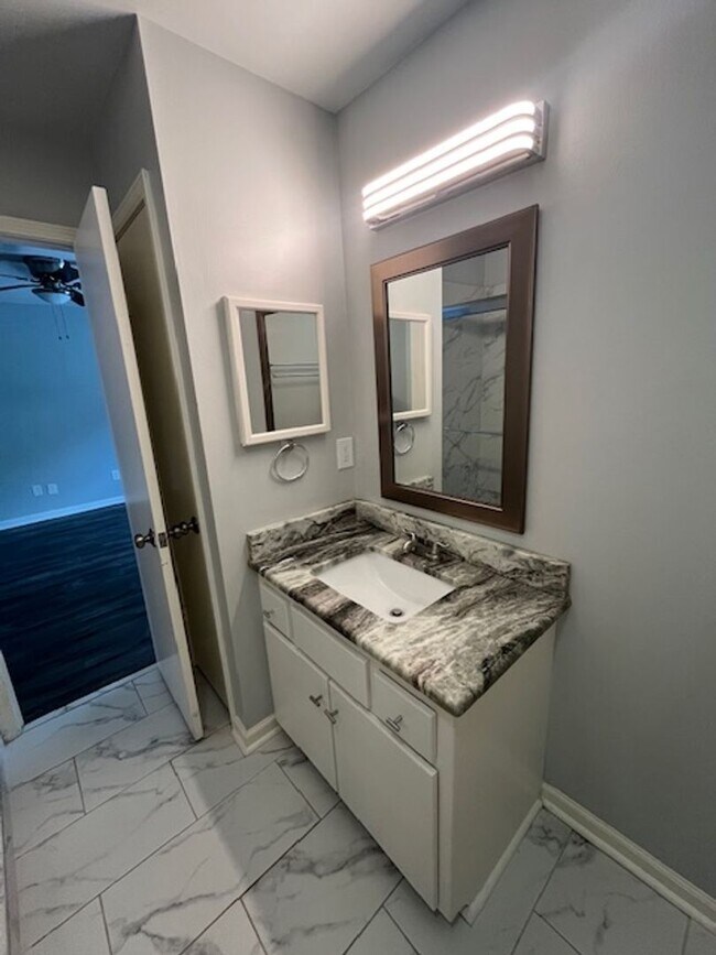 Building Photo - Nice 3 Bedroom 2 Bathroom Windsor Gardens ...