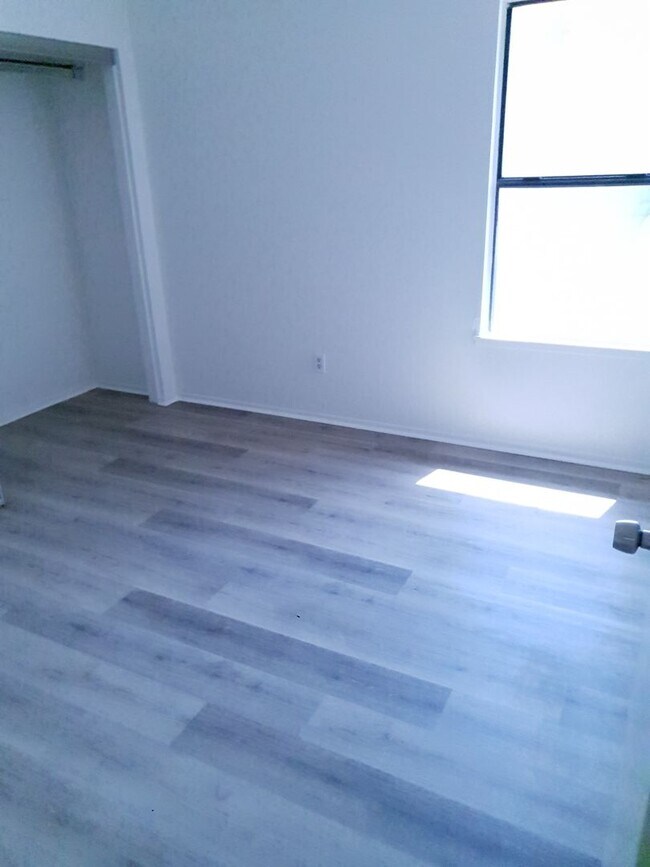 Building Photo - 10380 Crossing Green Cir