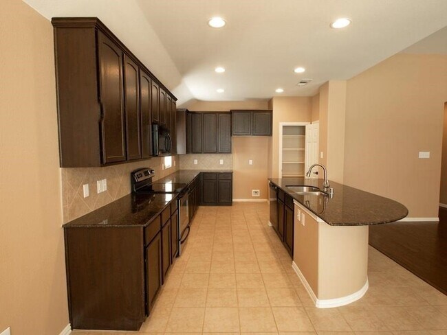 Building Photo - 417 Hackberry Dr