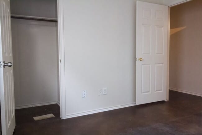 Building Photo - 7219 Golf Way