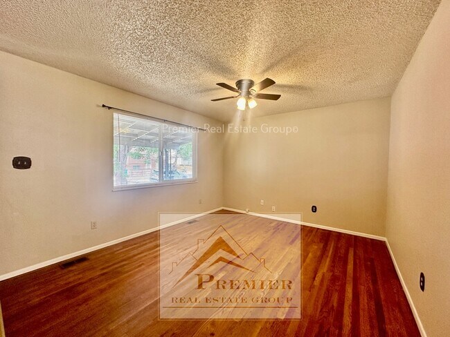 Building Photo - 6873 Metropolitan St