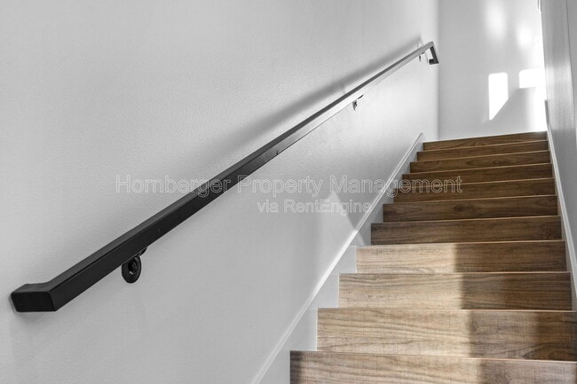 Building Photo - 1860 N Hamilton St