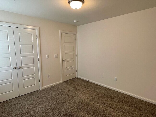 Building Photo - 604 Summit Point Court
