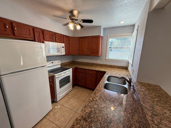 Building Photo - Adorable 1 Bed 1 Bath Winter Park Condo