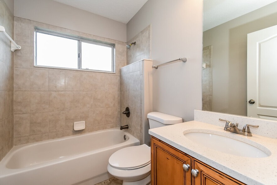 Building Photo - 9202 Redtail Dr