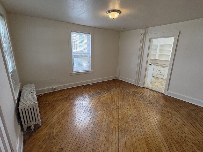 Building Photo - 315 E Davenport St