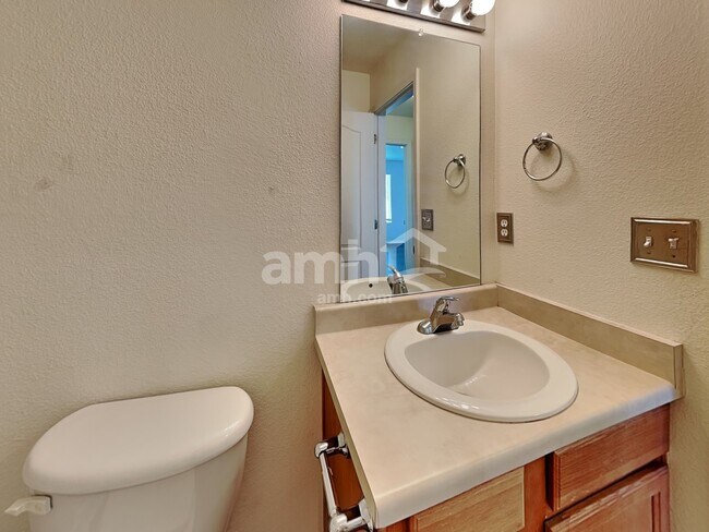 Building Photo - 771 W 300 S