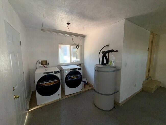 Building Photo - 6109 Golden Dawn Way