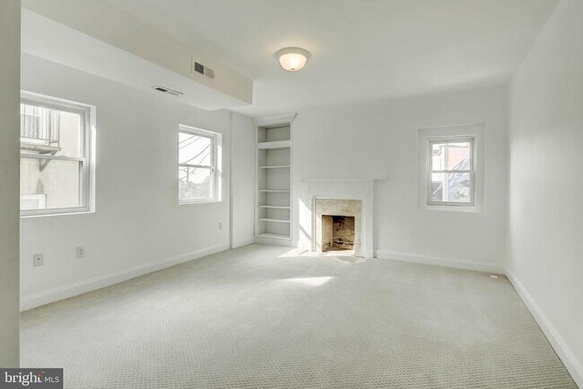 Building Photo - 832 N Eutaw St