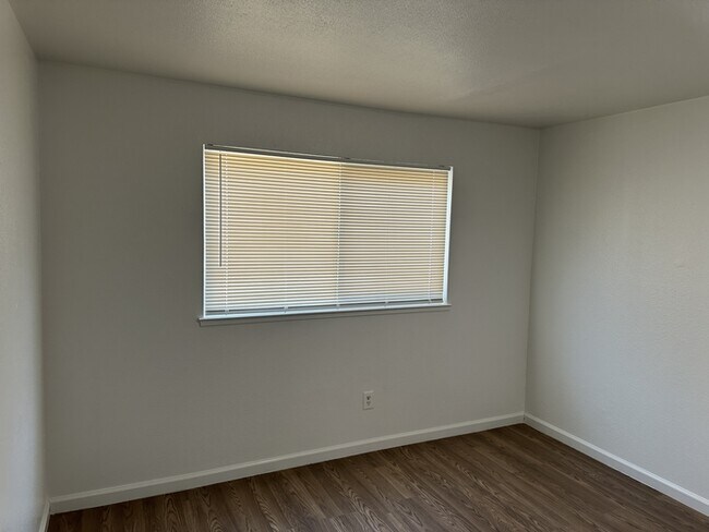 Building Photo - Modesto 2 Bedroom 1 Bathroom Town Home