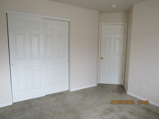 Building Photo - Ranch Style Condo!
