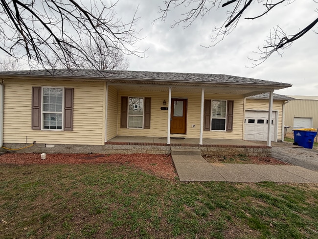 Building Photo - 1211 Redbud St