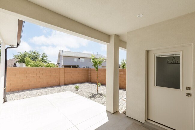 Building Photo - Brand New 3 Bed / 2 Bath Duplex – Modern L...